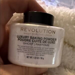 Revolution Luxury Baking Powder - Ghost Shade